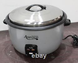 Avantco RCB124 124 Cup (62 Cup Raw) Electric Rice Cooker / Warmer 240V